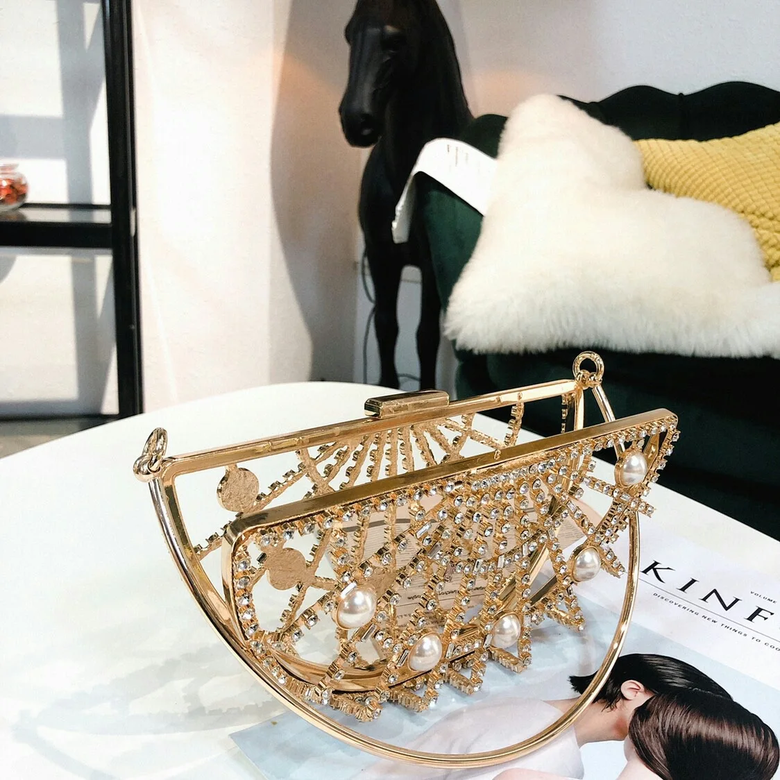 Luxury Hollow Out Pearl Handle Diamond Basket Bag Women Handbags Rhinestone Birdcage Crystal Bag Ladies Pearl Wedding Party Bags