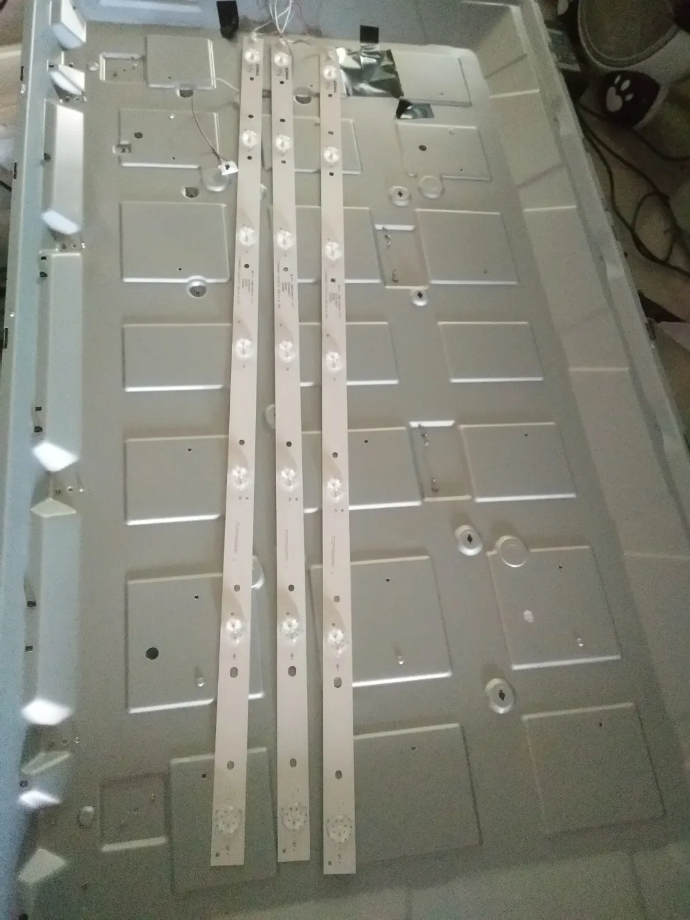 

Kit 3pcs 7LEDs 730mm LED strip for CL-40-D307-V3 UBE12F01YT00S42S01231 LED40M3000A LED40R6000