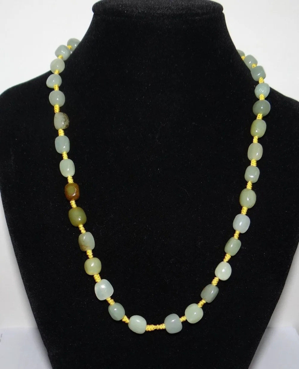 

Jewelr 004958 China Nature Nephrite Hetian Jade Light Green Pearls Necklace Pendants