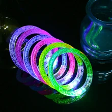 50 шт./партия СВЕТОДИОДНЫЙ акриловый браслет светящийся браслет игрушки СВЕТОДИОДНЫЙ Красочный меняющийся светящийся браслет игрушки вечерние украшения