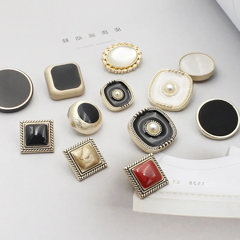 High-end metal button cardigan, wool overcoat, double-sided nylon lamb wool button, black square skirt, suit button
