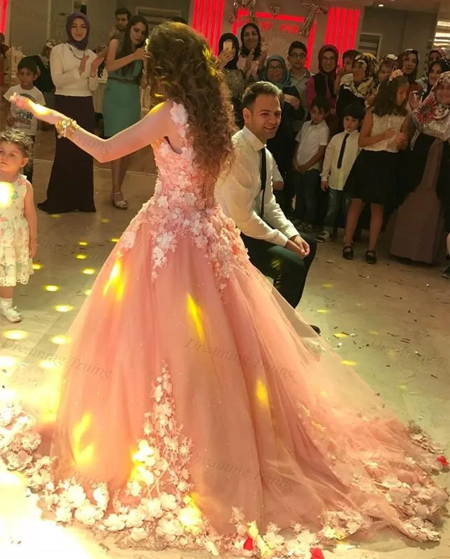 Сказочный Коралл Quinceanera платья Кружево Аппликации бальные розовый с плеча Тюль Спинки Пол Длина для Сладкий 16