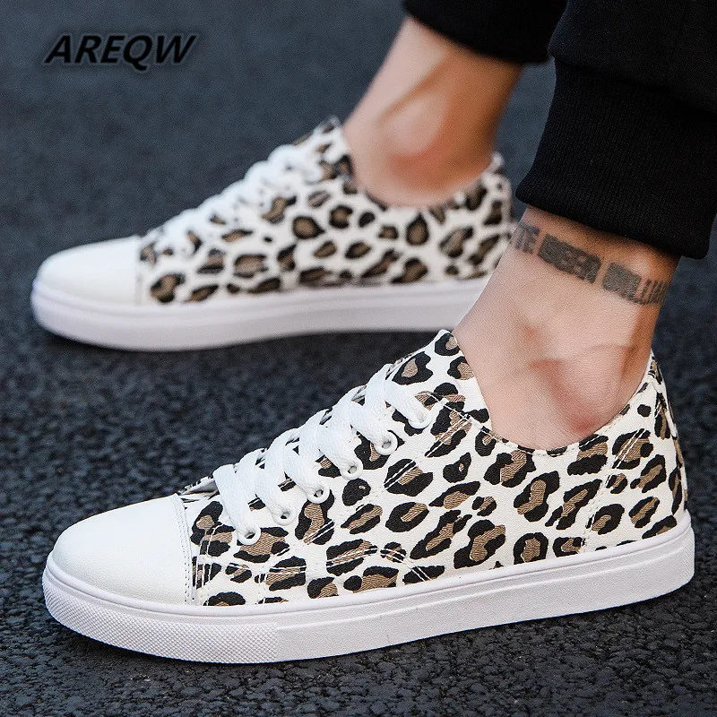 

2019 Casual Shoes Men Lightweight Low-top Unisex MEN'S Breathable Shoes Canvas Shoes Sneakers