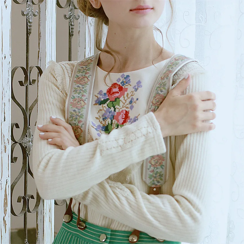 

LYNETTE'S CHINOISERIE Spring Autumn Women Triangle Tassel Royal Slim Cross Stitch Flowers All-match Basic Thin Wool Sweater