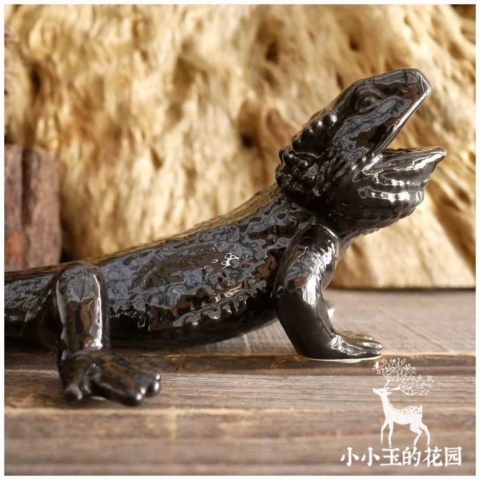Black Lizard of South America Reptile Ceramic OrnamentsHome Room Table