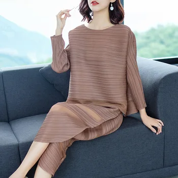 

European Station Fashion Suit New Autumn Long Sleeved T-shirt + Pants Fashionable Miyake Pleated Suit
