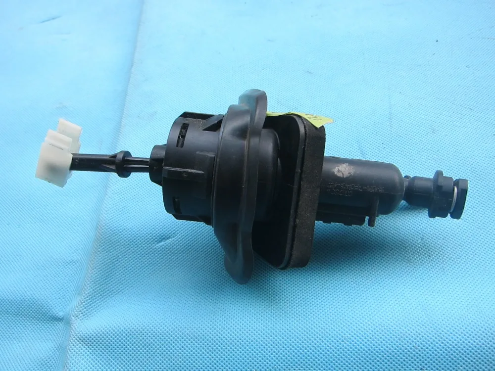 high quality clutch master cylinder for mazda 3 2.0 2003 2010 mazda 5