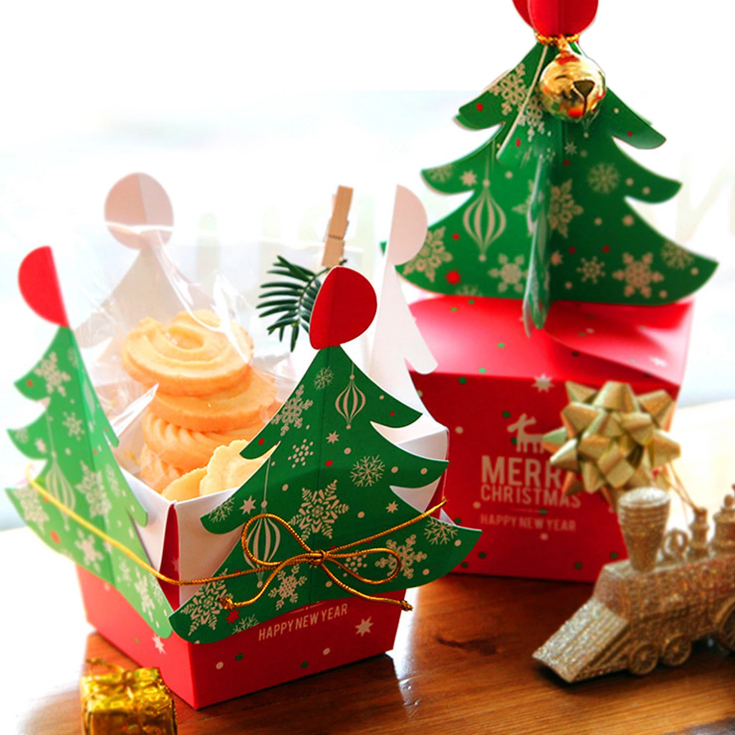 

Behogar 10PCS Merry Christmas Tree Candy Cookies Gift Present Paper Boxes with Bells Cord for Festival Party Supplies