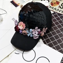 Сезон: весна–лето Для женщин ручная работа с пайетками кепки с козырьком Корея модные черные сращены цветок шапки с жемчужинками Повседневное Кепка для улицы регулируемый