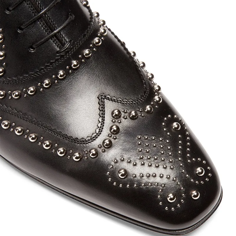 Мужские модельные туфли из черной кожи; лоферы на шнуровке с заклепками; мужские туфли для вождения на плоской подошве; деловые Свадебные модельные туфли; zapatos hombre