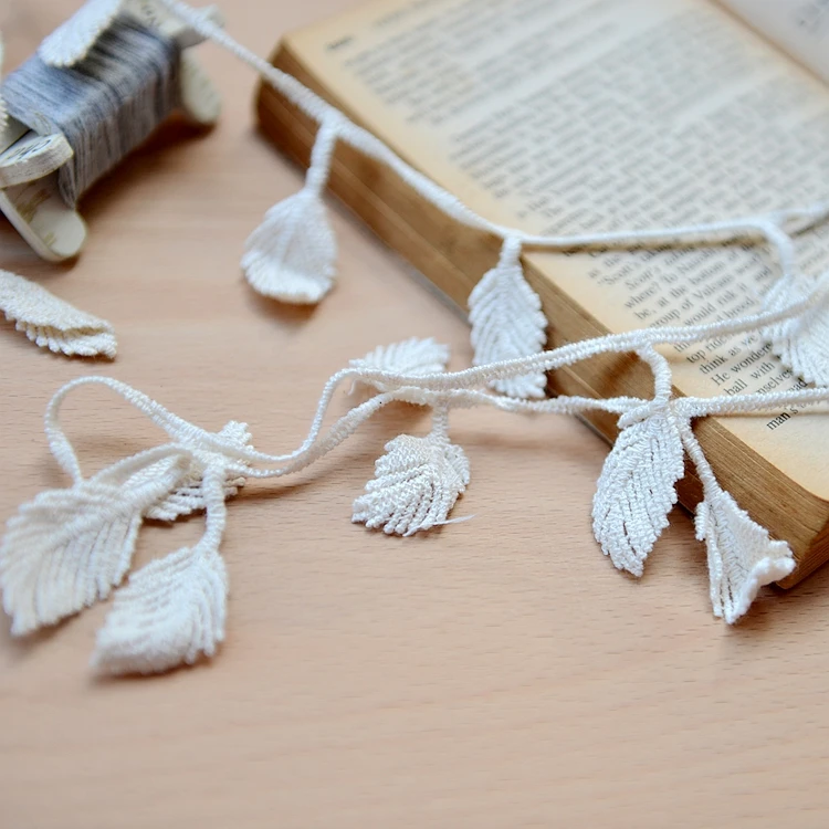 

Soluble embroidery lace fringed leaves wide 5.5cm