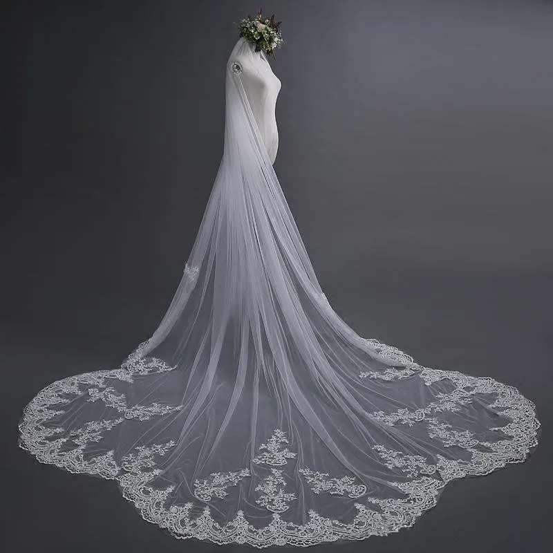 beauty-ivory-3-meters-long-train-applique-edge-wedding-bridal-veils-wedding-veils-bridal-accessories-veils-v326007 (2)