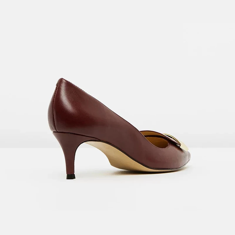 Бордовые туфли-лодочки на каблуке «рюмочка» с металлическим декором, с ...