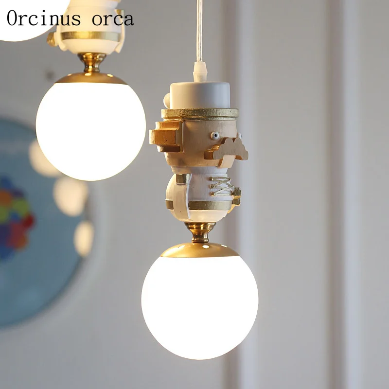 

British creative cartoon King chandelier boys and girls bedroom children's room lights Nordic art dolls chandeliers