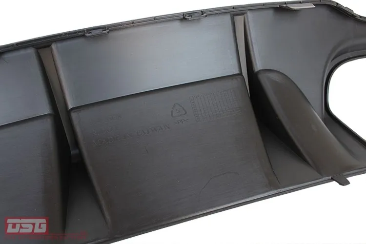W204-C63-Style-PP-Rear-Bumper-Lip-Diffuser-4