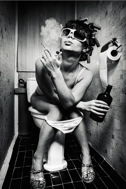 Сексуальная женщина на туалете стены плакаты и печать женщина с сигаретой Поп-Арт холст черный и белый Canvs принты для домашнего декора стен - Цвет: PM14