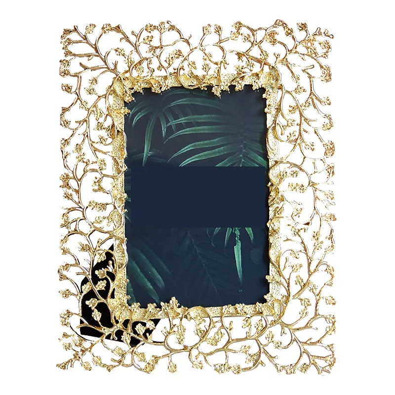 

Golden carved photo frame creative artwork Nordic simple European model room decoration photo frame
