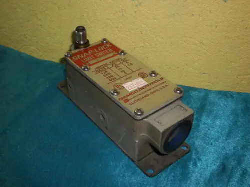 

DHL/EMS Autotron RTPF303 Retro Reflective Control -A1