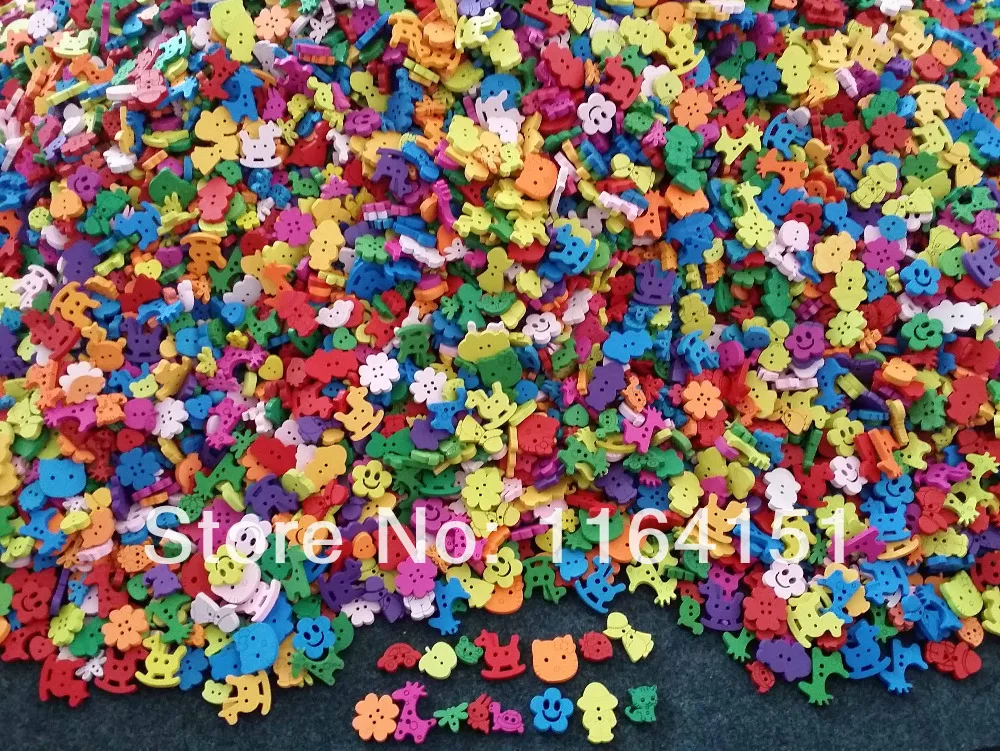 

200pcs random Mix Natural Wood Button Sewing clothing Cartoon children Decorative buttons for Craft Scrapbook Accessories