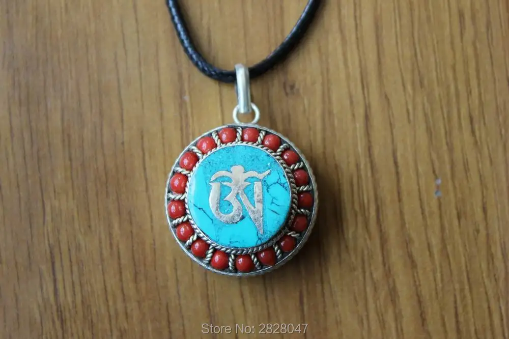

PN998 Ethnic Tibetan Silver Mantra Om Prayer Box Gau Pendant 28mm Om Amulet Box Nepal Red Mini Beads Women Pendant