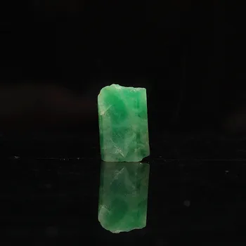 

Ultra-fine mineral crystals emerald green natural rough stones mark collectibles ore samples without optimization 60