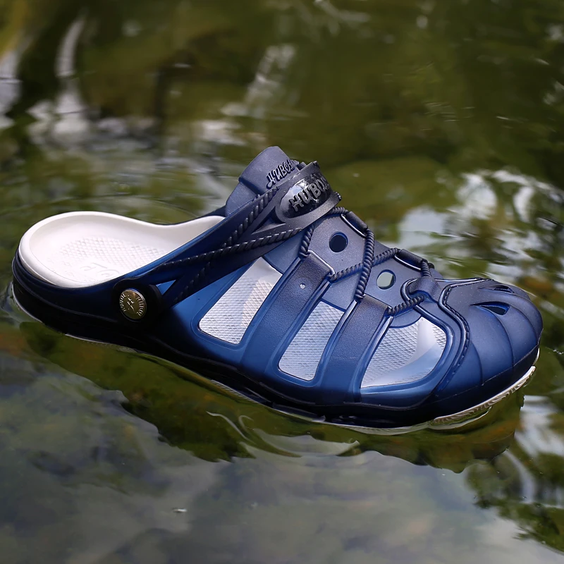 

2018 New Men Male Summer Beach Slippers Hole Hollow Out Ventilating Men shoes Breathable Beach Sandals with solid Hot