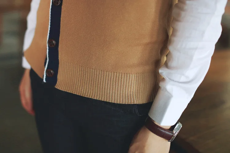 Повседневное Вязание Мужчины свитер без рукавов с v-образным вырезом жилеты мальчик вязаный свитер однобортный фасон моды тонкий мужчин жилет