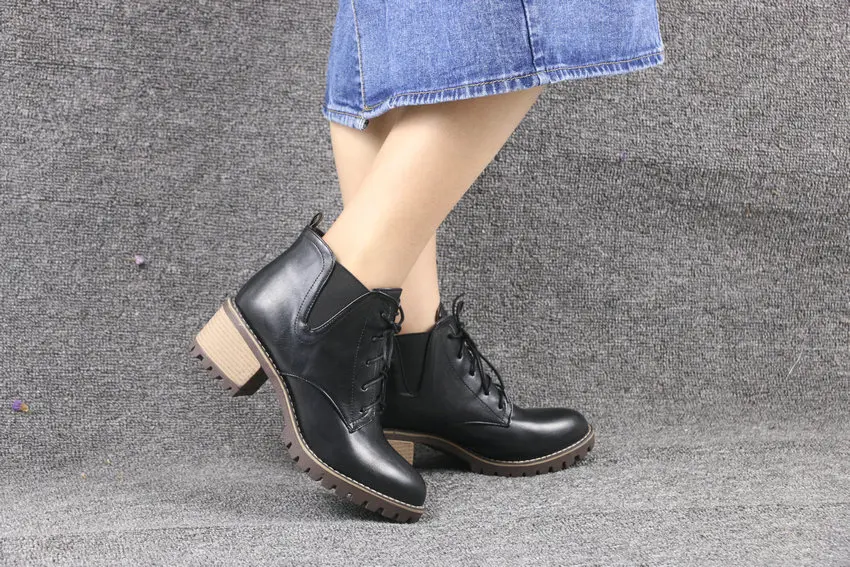 QUTAA/ г. Женские ботильоны модные черные женские ботинки на меху на шнуровке с круглым носком из искусственной кожи на среднем квадратном каблуке размер 33-43
