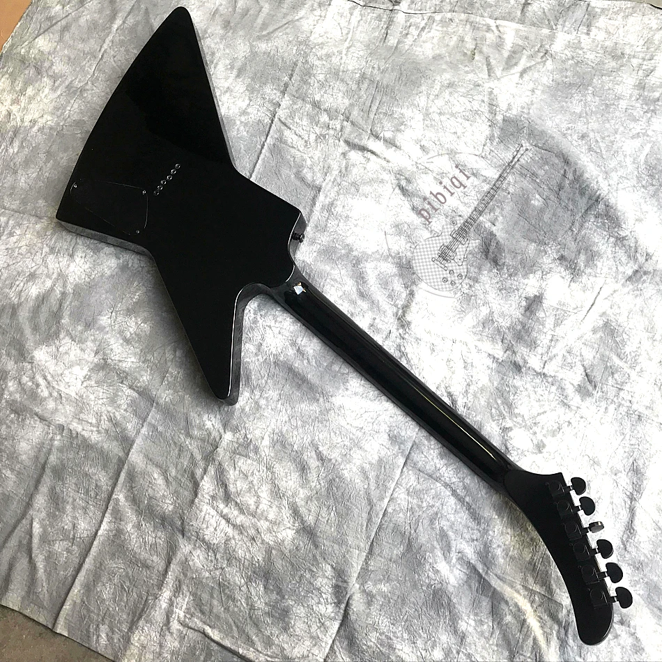 Free delivery, 2019 new electric guitar, rear body piercing left hand guitar, black hardware, logo and color can be customized Free delivery, 2019 new electric guitar, rear body piercing left hand guitar, black hardware, logo and color can be customized