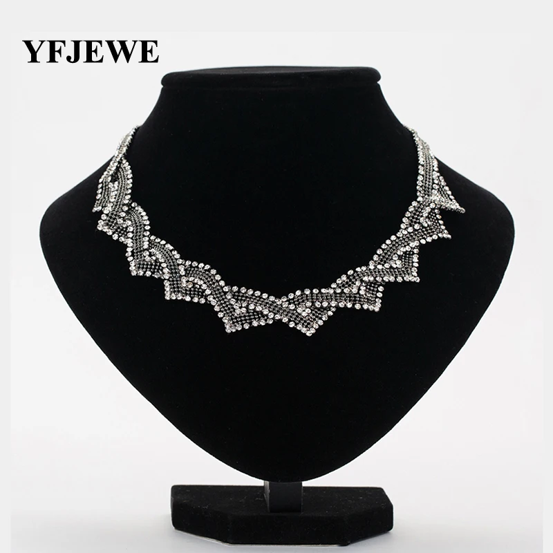 

YFJEWE Fashion women necklace new Rhinestone spirally-wound personality triangle rhombus silver cutout necklace luxury N110