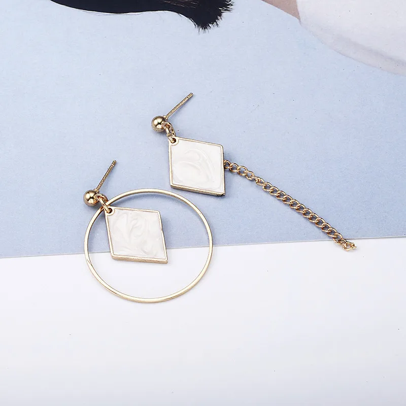 

Hot Sell New Fashion White Geometric Drop Earrings Popular Personalized Statement Assymetric Earrings Wholesale Jewelry E0340
