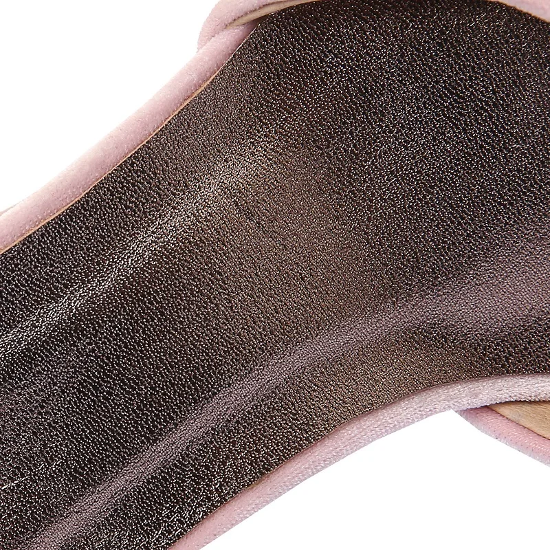 930A4701