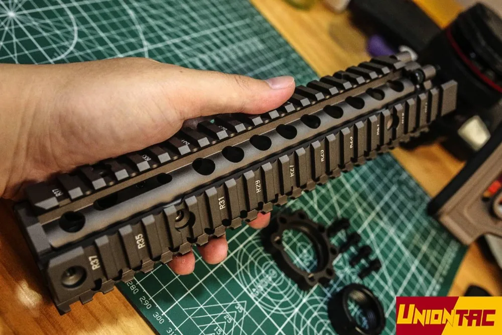 

Big Gragon MK18 RIS 7" airsoft handguard tactical rail