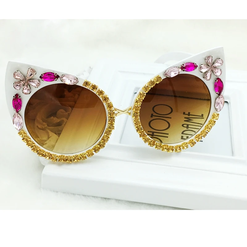 

2016 Fashion Designer Crystal Flower Cat Eye Sunglasses Baroque Women Beach Sungalsses Female Vintage UV400 Sun glasses