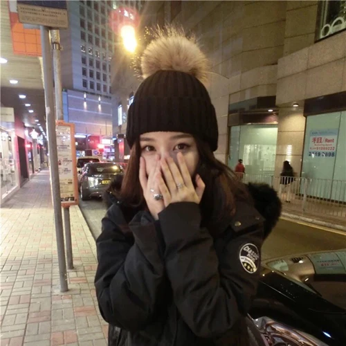 

2016 Fashion Hat Winter Solid Curling Knitted Hat Really Large Raccoon Fur Ball Ball Wool Cap Female Thickened Fur Hat