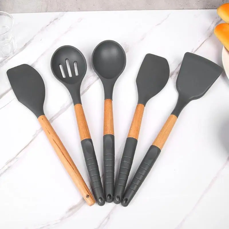 21 38 De Réduction1pc Silicone Ustensiles De Cuisine Spatule Passoire Cuillère Beurre Grattoir Avec Hêtre Poignée Trou Crochet Conception En Bois