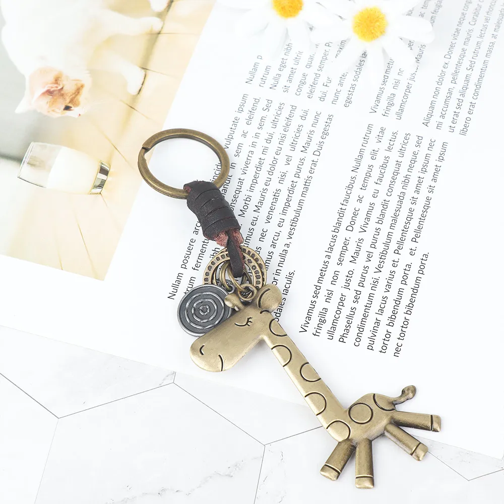 

1Pc Giraffe Keychain Fashion Cute Animal Vintage Leather Keys Ring For Car Keys Handbag Accessories for Men Gifts