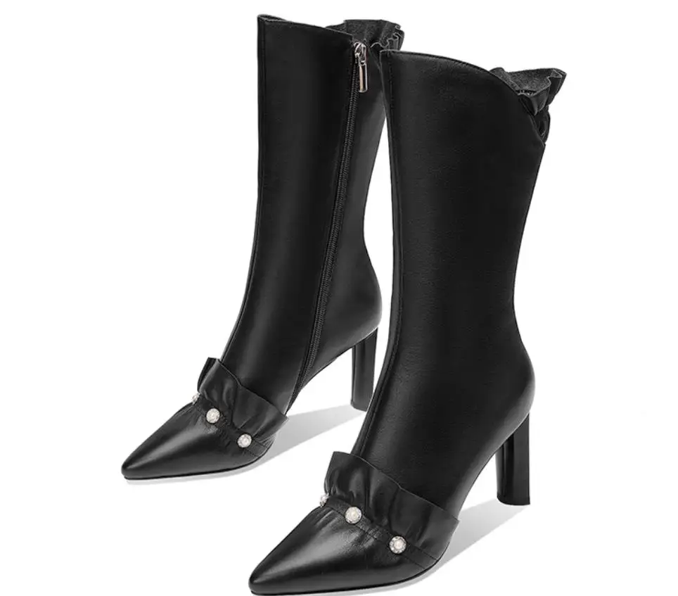 

Autumn and winter new leather thick and medium tube with velvet fashion Pearl wave pointed boots