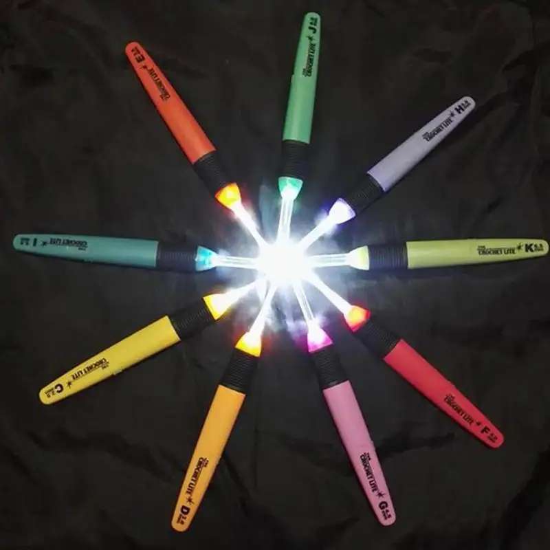 1 шт. светодиодный светильник для вязания крючком с пластиковой ручкой, набор спиц, светильник 2,5~ 6,5 мм, набор игл для шитья, разноцветный инструмент для шитья