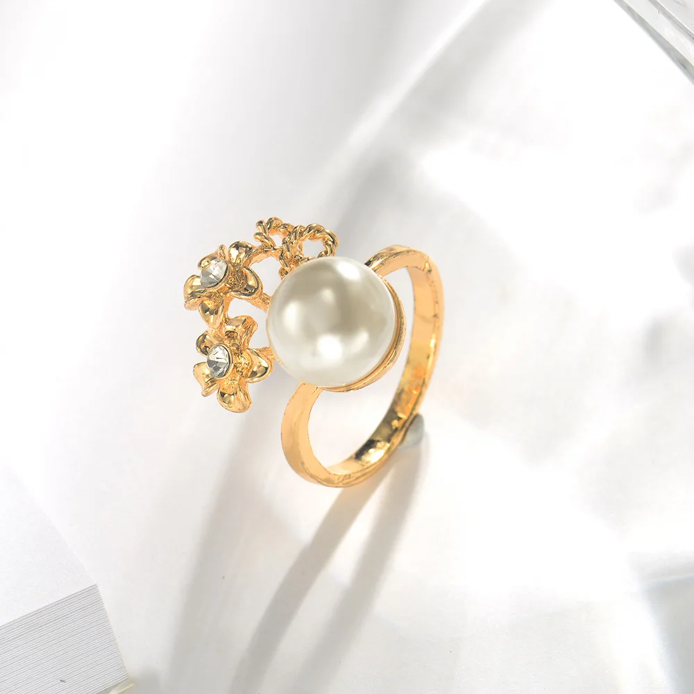 

QGGLE Flower Finger Ring Alloy Rhinestone Simulated Pearl Rings for Women Female Gold Color Jewelry