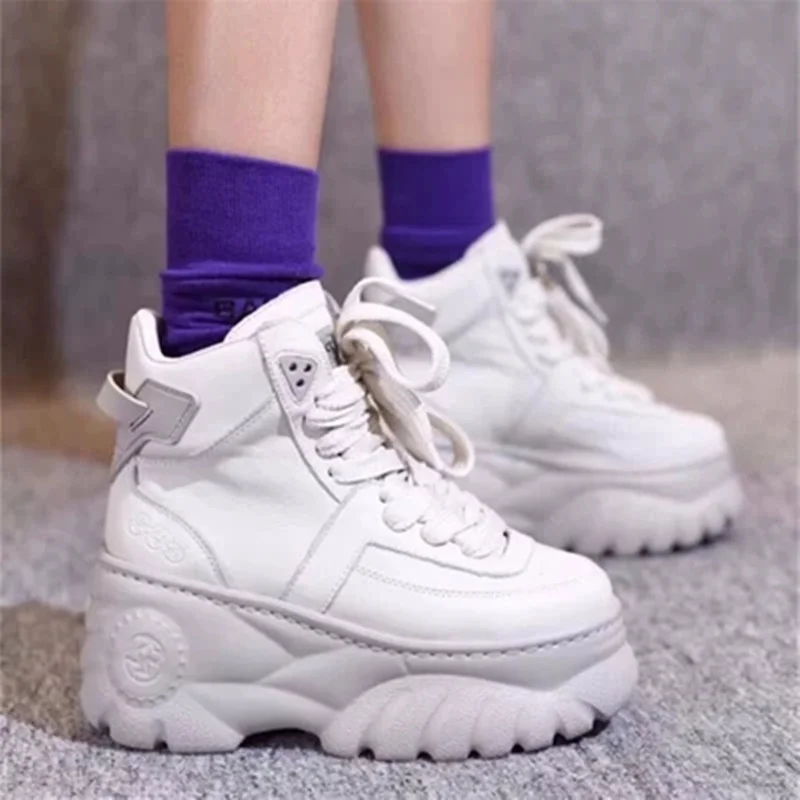 

Winter woman sneakers 2018 New autumn Thick bottom Keep warm Ladies Sneakers fashion High help Ladies Lace-up casual shoes