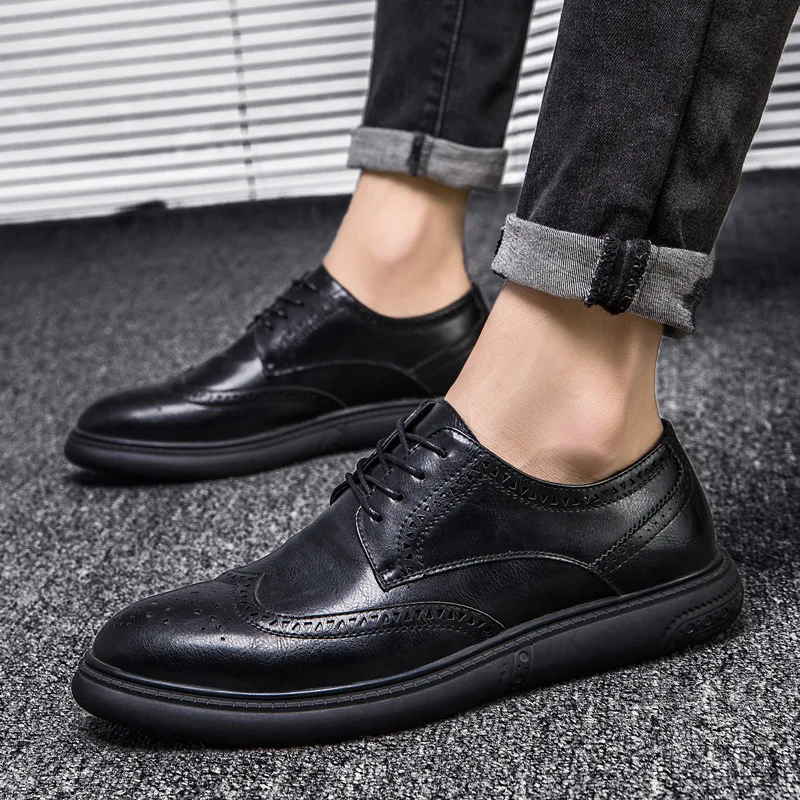 

2018 early spring new men's shoes retro British Bullock business small shoes wild low-dress men's shoes trend.