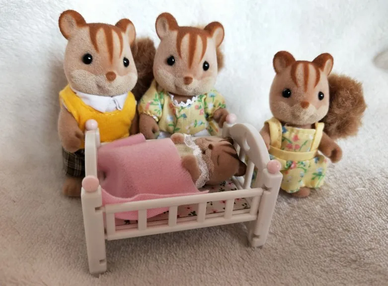 

Squirrel family baby bed mini size Sylvanian Family Figures Anime Cartoon figures dolls Toys Child Toys gift