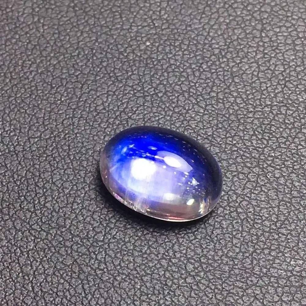 

4.36 ct Natural Moonstone without fire,Full and round . Specifications:12.2mm*9.1mm*5.4mm.Beautiful blue light.