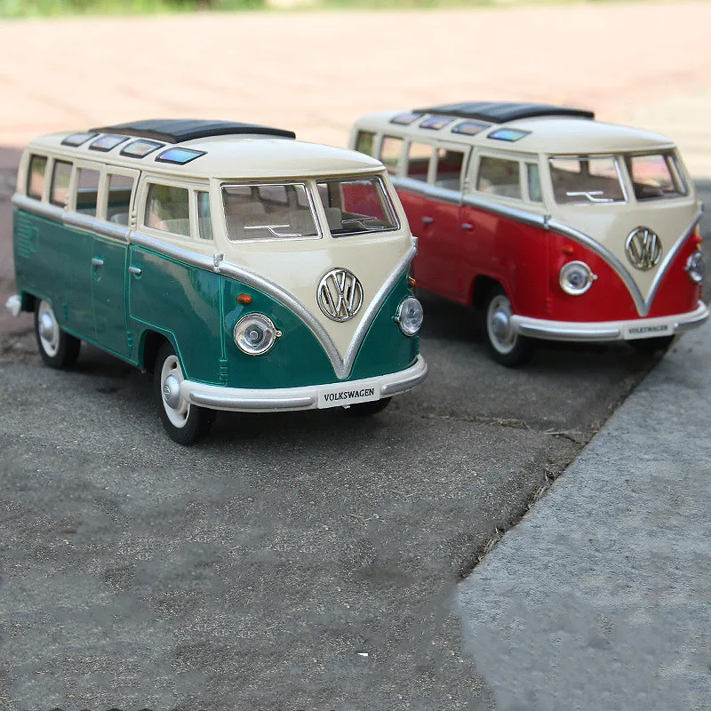 

Classic 1:24 T1 bus metal alloy model car,2 colors children's sound and light pull back puzzle bus toy model,free shipping