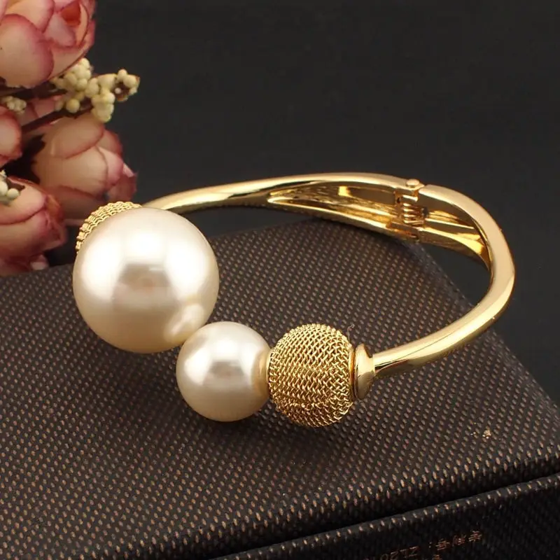 UKMOC модные браслеты из искусственного жемчуга, очаровательные женские аксессуары, металлический жесткий браслет, массивные ювелирные изделия - Окраска металла: Gold