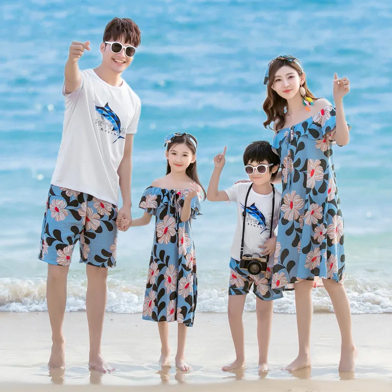 Holiday-Family-Matching-Outfits-Off-Shoulder-Mother-and-Daughter-Dresses-Mommy-and-Me-Clothes-Dad-Son (1)
