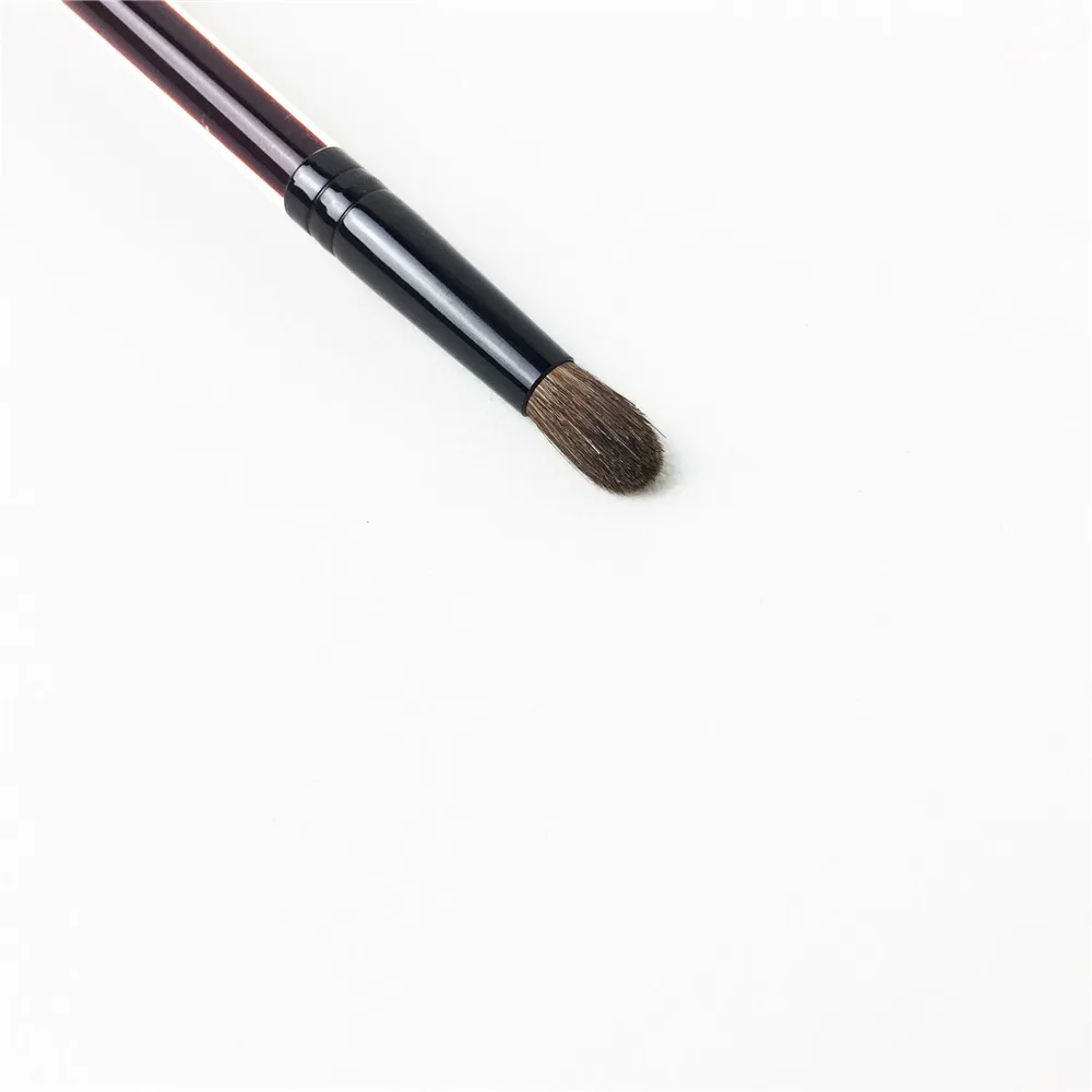 Kevyn Aucoin The Small Eyeshadow Soft Round Tip Brush _ 3