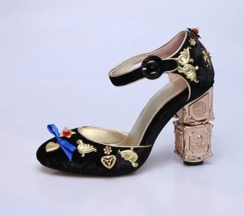 Moraima Snc/Новинка; босоножки на высоком каблуке с круглым носком и ремешком на щиколотке; Туфли-лодочки на толстом каблуке с металлическим цветком для подиума; женские модельные туфли - Цвет: Черный