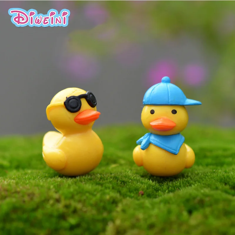 

Mini Size Traveling Duck Figures Cartoon Farm Animal Chicken model Miniature Figurine Girl Boy toys baby Pet toy home decoration